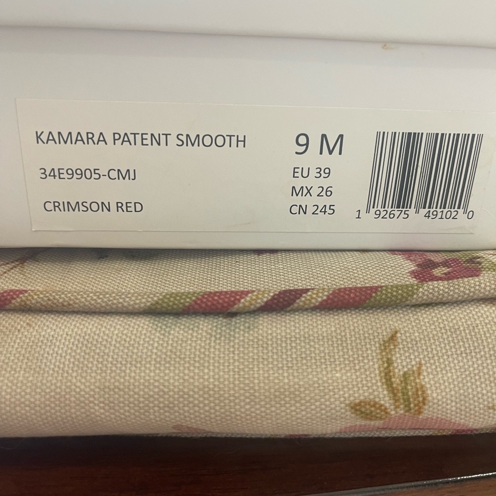 Calvin Klein Kamara Glossy Smooth Heel - Picture 6 of 6